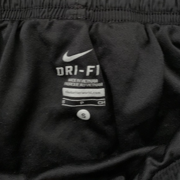 nike running shorts - Picture 2 of 2